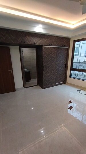 Room in 3 BHK Apartment at Benson Town – for Rent