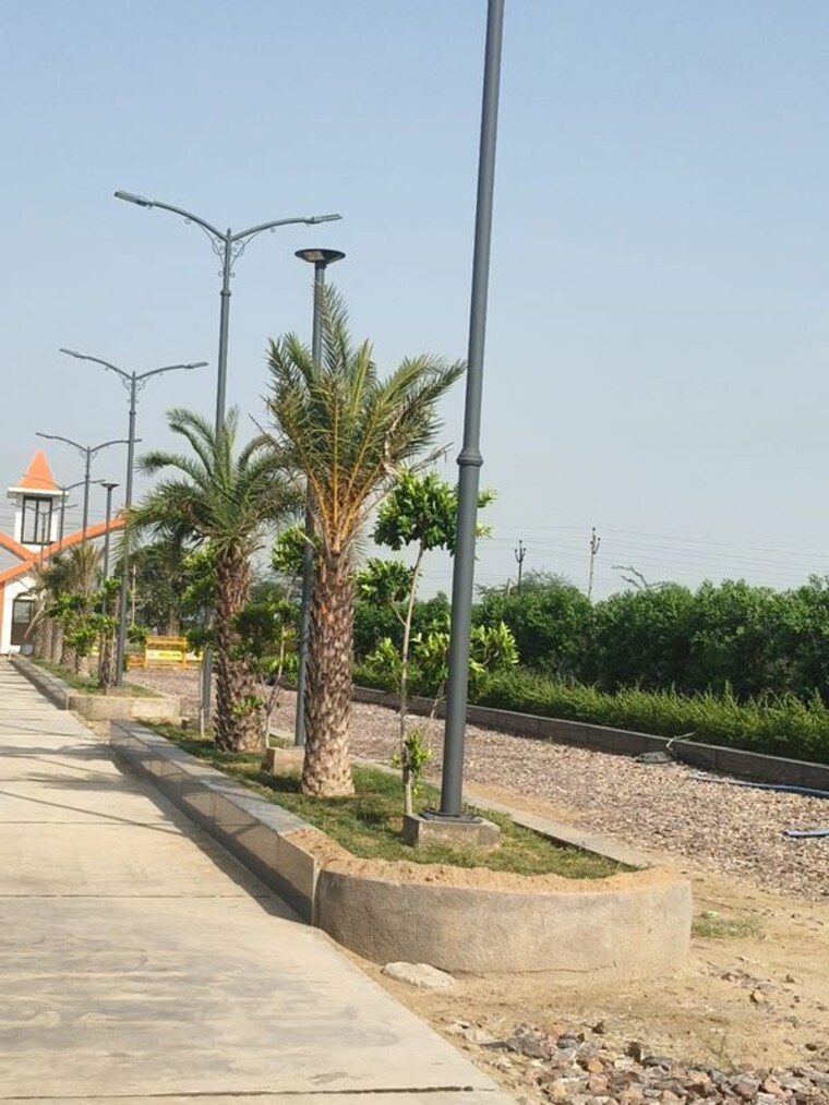 Garden, nh 19  60 Sq.Yd. Plot In Nh 19 Vrindavan 10565841