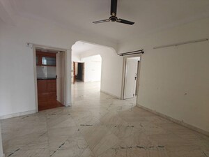 Room in 2 BHK Apartment at Cooke Town – for Rent