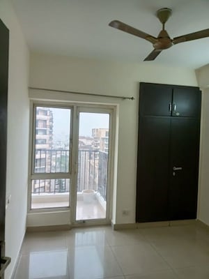 Room in 2 BHK Apartment at Panchsheel Greens II, Sector 16 Greater Noida – for Rent