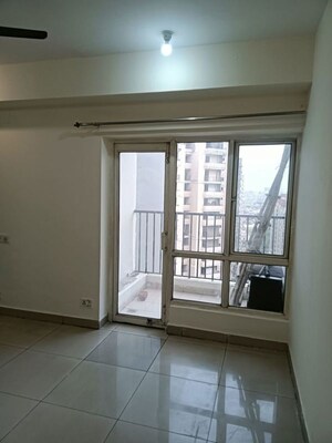 Room in 2 BHK Apartment at Panchsheel Greens II, Sector 16 Greater Noida – for Rent