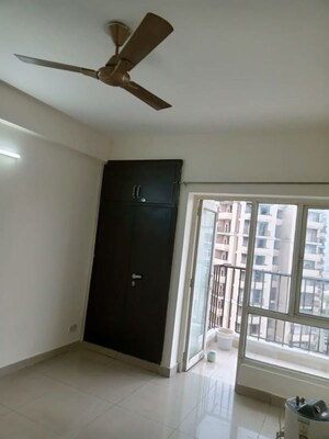 Room in 2 BHK Apartment at Panchsheel Greens II, Sector 16 Greater Noida – for Rent