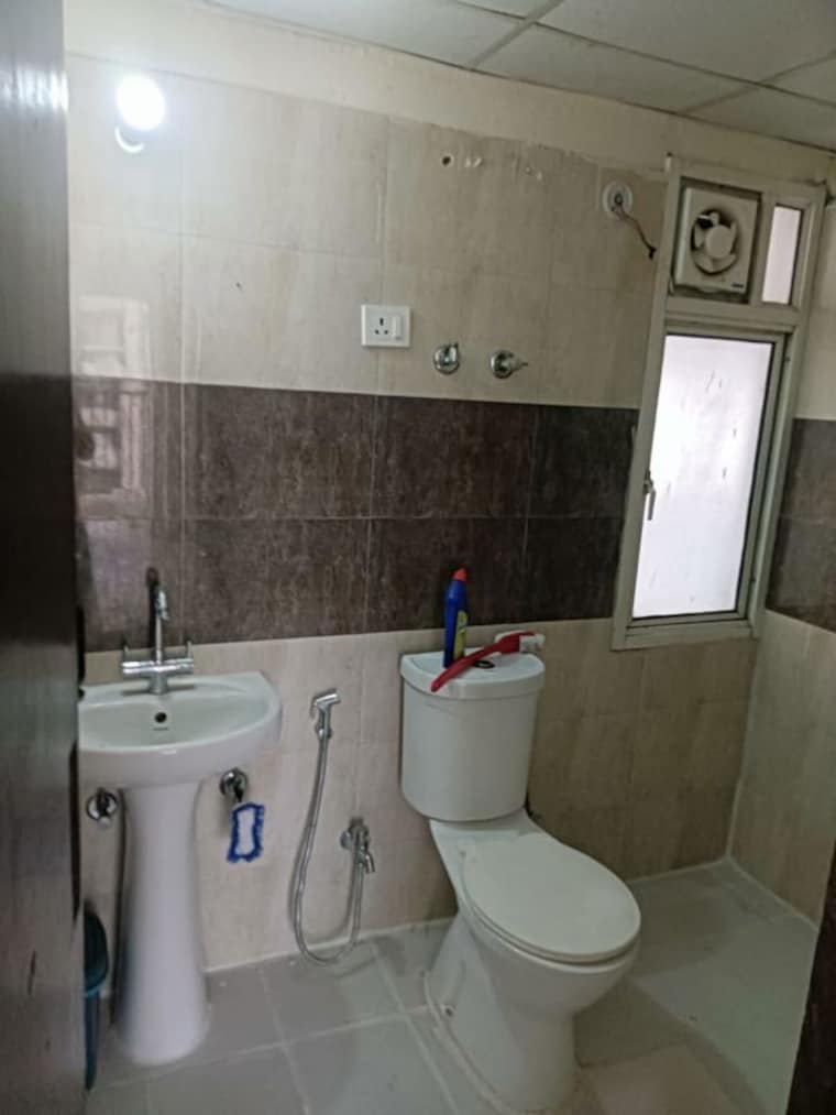 Bathroom, panchsheel-greens-ii 2 Bedroom 915 Sq.Ft. Apartment In Sector 16 Greater Noida Greater Noida 10565879