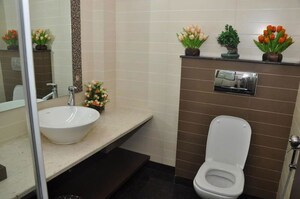 Bathroom in 4 BHK Apartment at DLF The Summit, Dlf Phase V – for Sale