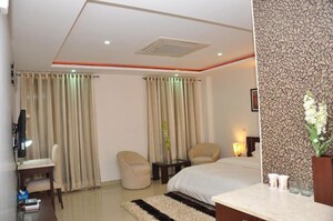4 BHK Apartment For Sale in DLF The Summit, Dlf Phase V