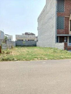 Plot For Sale in Sector 78