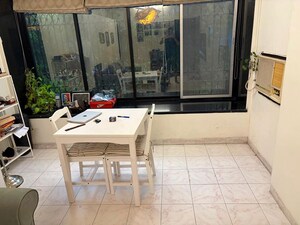 Dining area in 1.5 BHK Apartment at Bandra West – for Rent