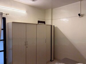 Room in 1.5 BHK Apartment at Bandra West – for Rent