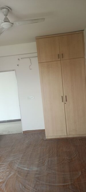 Room in 3.5 BHK Apartment at BPTP The Resort, Sector 75 – for Rent