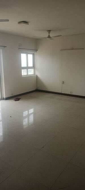 Room in 3.5 BHK Apartment at BPTP The Resort, Sector 75 – for Rent