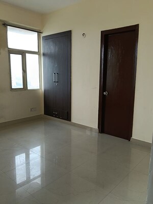Room in 2.5 BHK Apartment at Today Ridge Residency, Sector 135 – for Rent