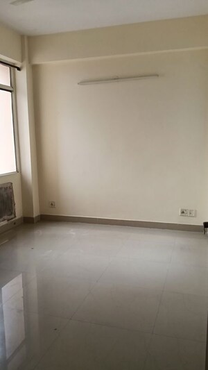 Room in 2.5 BHK Apartment at Today Ridge Residency, Sector 135 – for Rent