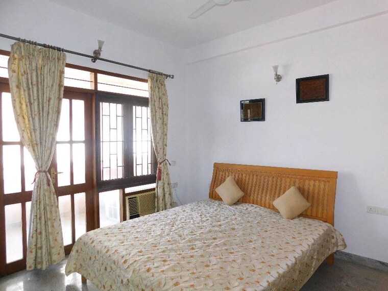 Bedroom, rmz-woodsvale 4 Bedroom 3700 Sq.Ft. Apartment In Benson Town Bangalore 10566022