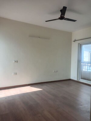 Room in 4 BHK Apartment at Omaxe Heights, Sector 86 – for Rent