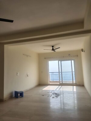 Room in 4 BHK Apartment at Omaxe Heights, Sector 86 – for Rent