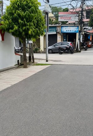 Parking in  Shop at Gomti Nagar – for Rent
