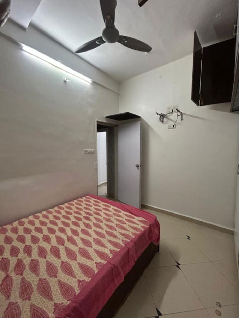 Room, khar west 1 Bedroom 500 Sq.Ft. Apartment In Khar West Mumbai 10566049
