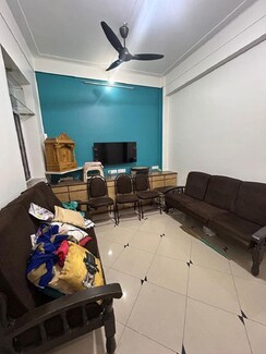 1 BHK + Prayer Room Apartment For Rent in Khar West