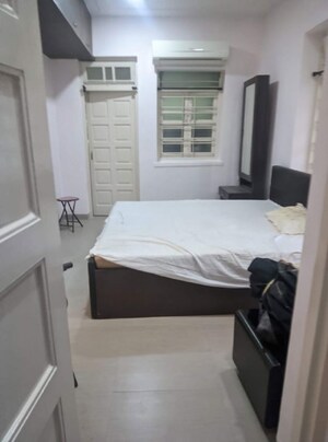 Room in 1.5 BHK Apartment at Bandra West – for Rent