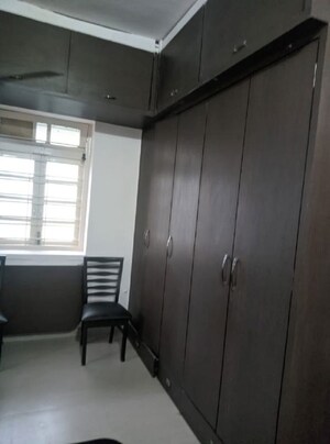 Room in 1.5 BHK Apartment at Bandra West – for Rent