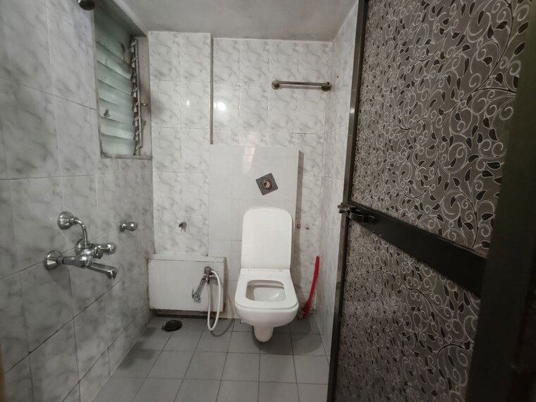 Bathroom, sankalp-chs-malad-east 1 Bedroom 415 Sq.Ft. Apartment In Malad East Mumbai 10566117