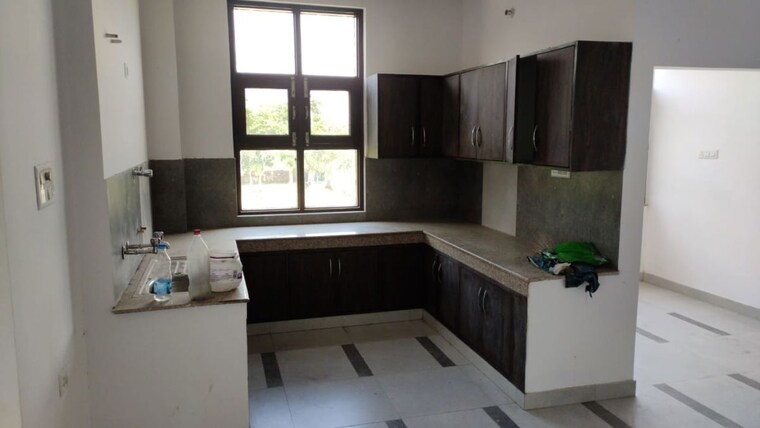 Kitchen, gamma ii greater noida 3 Bedroom 200 Sq.Mt. Independent House In Gamma Ii Greater Noida Greater Noida 10566152