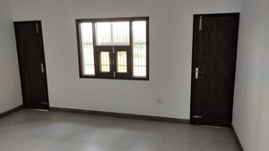 Room in 3 BHK Independent House at Gamma Ii Greater Noida – for Rent