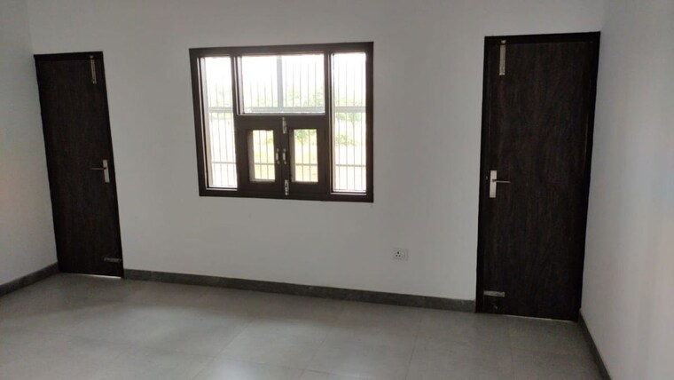 Room, gamma ii greater noida 3 Bedroom 200 Sq.Mt. Independent House In Gamma Ii Greater Noida Greater Noida 10566152