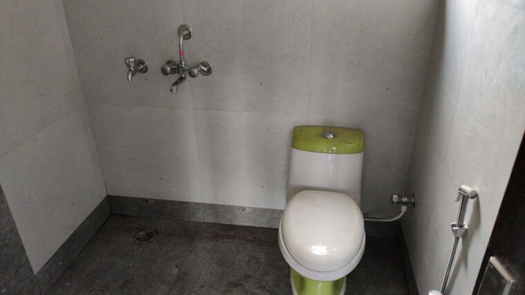 Bathroom, gamma ii greater noida 3 Bedroom 200 Sq.Mt. Independent House In Gamma Ii Greater Noida Greater Noida 10566152