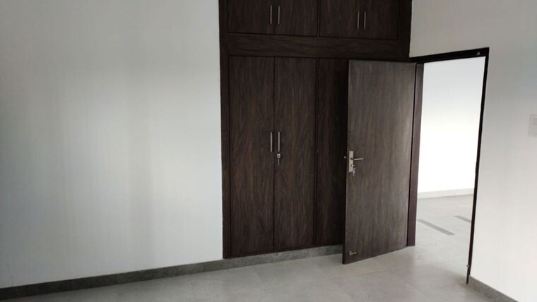 Room, gamma ii greater noida 3 Bedroom 200 Sq.Mt. Independent House In Gamma Ii Greater Noida Greater Noida 10566152