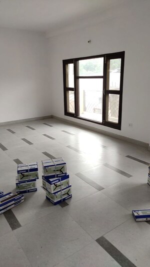 Room in 3 BHK Independent House at Gamma Ii Greater Noida – for Rent