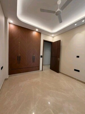 Room in 3 BHK Apartment at Chattarpur – for Rent