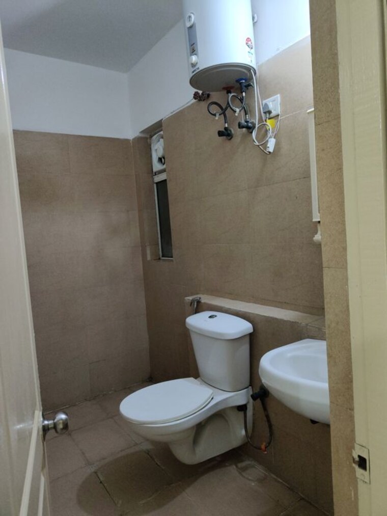 Bathroom, paras-tierea-premium-floor 3.5 Bedroom 1900 Sq.Ft. Apartment In Sector 137 Noida 10566099