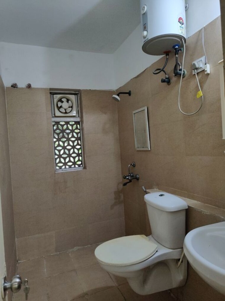 Bathroom, paras-tierea-premium-floor 3.5 Bedroom 1900 Sq.Ft. Apartment In Sector 137 Noida 10566099