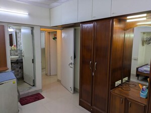 Furnished Amenities in 3 BHK Apartment at Khar West – for Rent
