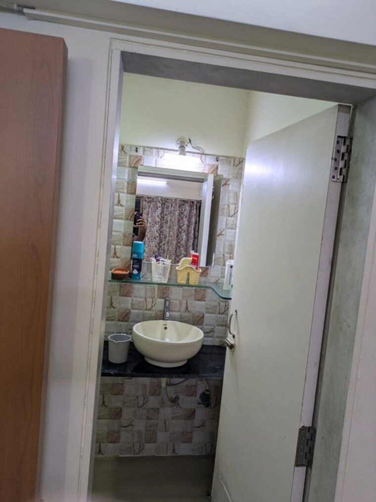 Bathroom, khar west 3 Bedroom 1100 Sq.Ft. Apartment In Khar West Mumbai 10566175