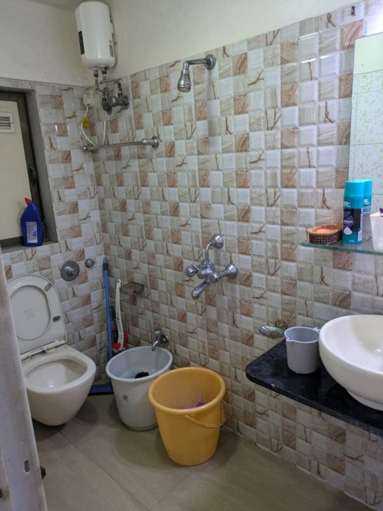 Bathroom, khar west 3 Bedroom 1100 Sq.Ft. Apartment In Khar West Mumbai 10566175