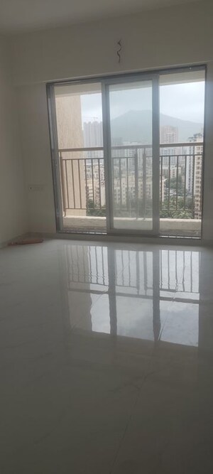 Room in 1 BHK Apartment at Anant Metropolis Insignia Towers, Kasarvadavali – for Rent