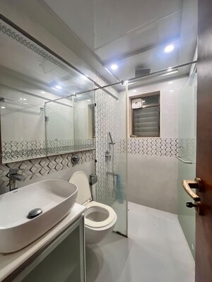 Bathroom in 1 BHK Apartment at Yari Road – for Rent
