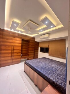 1 BHK + Study Room,Extra Room,Store Room Apartment For Rent in Yari Road