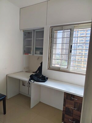 Room in 2 BHK Apartment at Amanora Trendy Homes, Hadapsar – for Rent