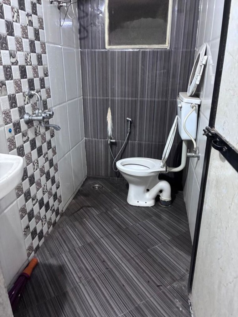 Bathroom, ulwe sector 17 2 Bedroom 1200 Sq.Ft. Apartment In Ulwe Sector 17 Navi Mumbai 10513867