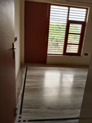 Room in 3 BHK Independent House at Sector 22 – for Rent