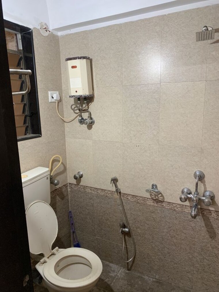 Bathroom, right-channel-trishul-heights 3 Bedroom 1000 Sq.Ft. Apartment In Kandivali West Mumbai 10566203