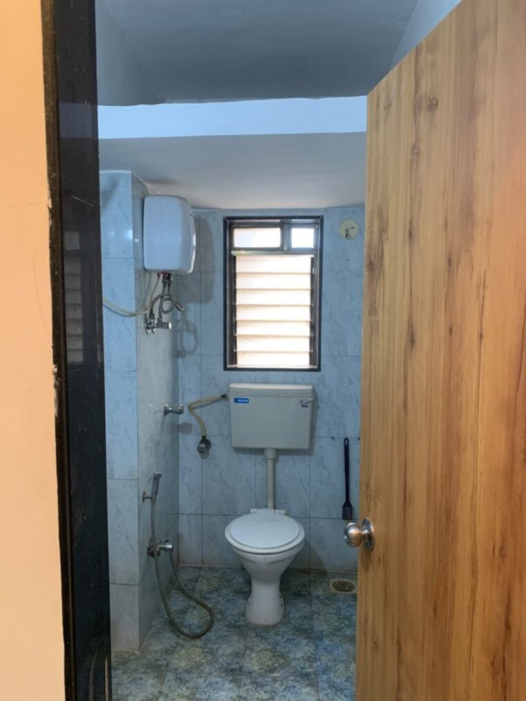 Bathroom, right-channel-trishul-heights 3 Bedroom 1000 Sq.Ft. Apartment In Kandivali West Mumbai 10566203