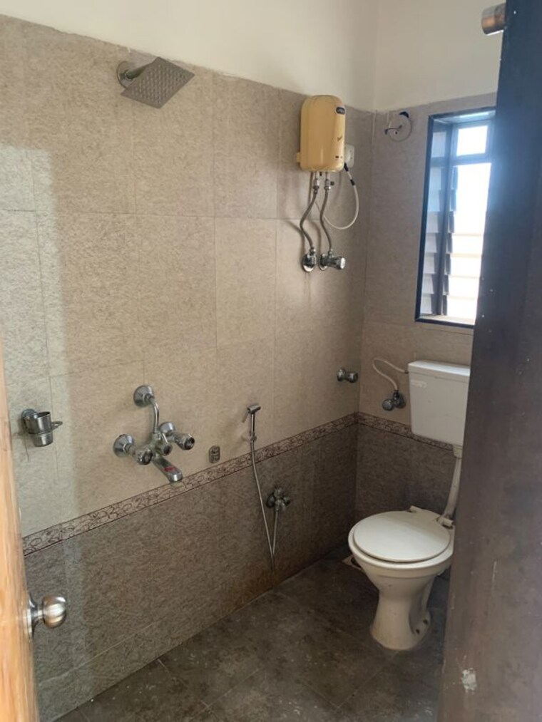 Bathroom, right-channel-trishul-heights 3 Bedroom 1000 Sq.Ft. Apartment In Kandivali West Mumbai 10566203
