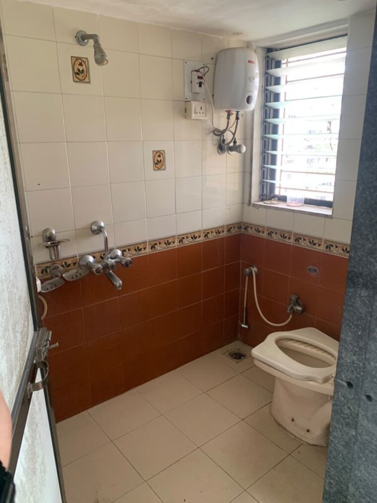 Bathroom, soni-tower-chs 3 Bedroom 1001 Sq.Ft. Apartment In Borivali West Mumbai 10566236