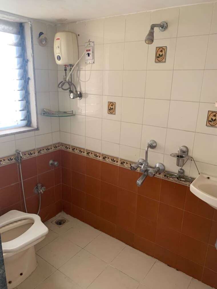 Bathroom, soni-tower-chs 3 Bedroom 1001 Sq.Ft. Apartment In Borivali West Mumbai 10566236