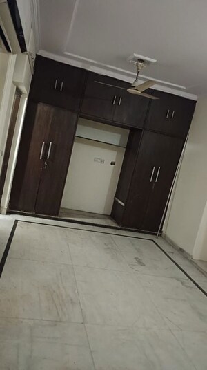 2 BHK Builder Floor For Rent in Naraina