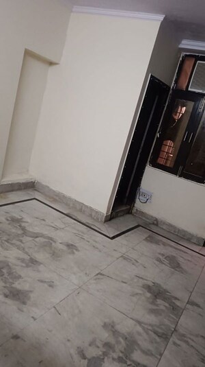 Room in 2 BHK Builder Floor at Naraina – for Rent